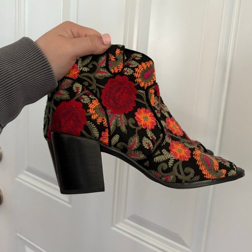 Crown Vintage Frankie embroidered peep-toe booties size 8 - Picture 2 of 4